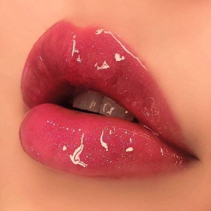 aesthetic glossy lips
